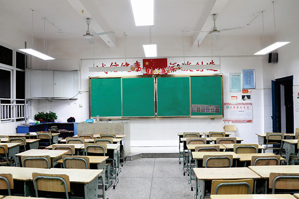 教室黑板灯安装要求教室灯安装方案（健康光环境六大标准）
