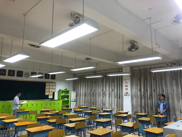LED护眼教室灯图